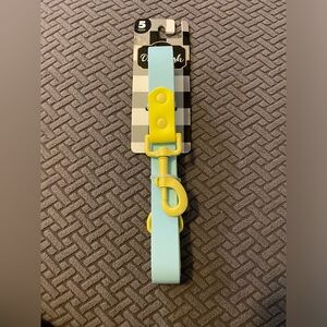 NWT / package Silicone Dog collar. Blue and yellow.